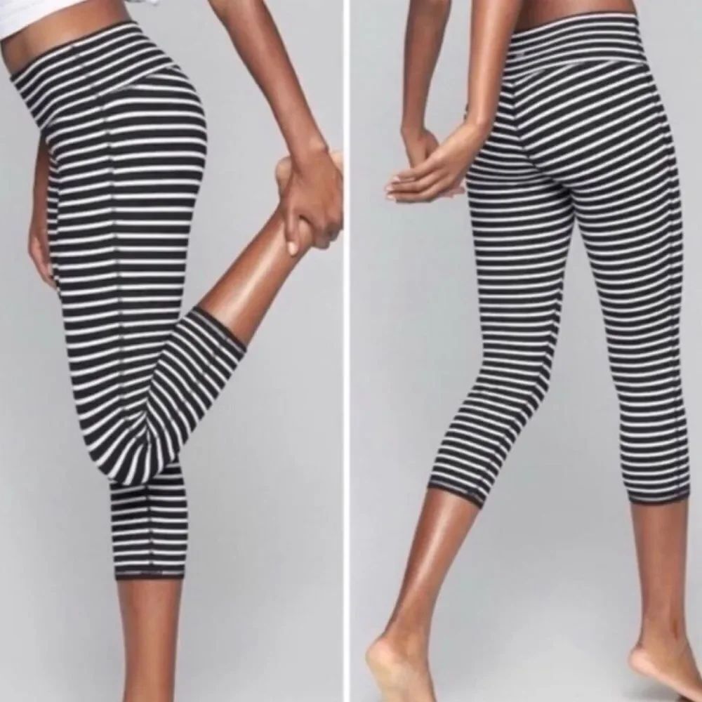 ATHLETA Stripes black and white Chaturanga Capri Yoga Pants crop mid low rise S